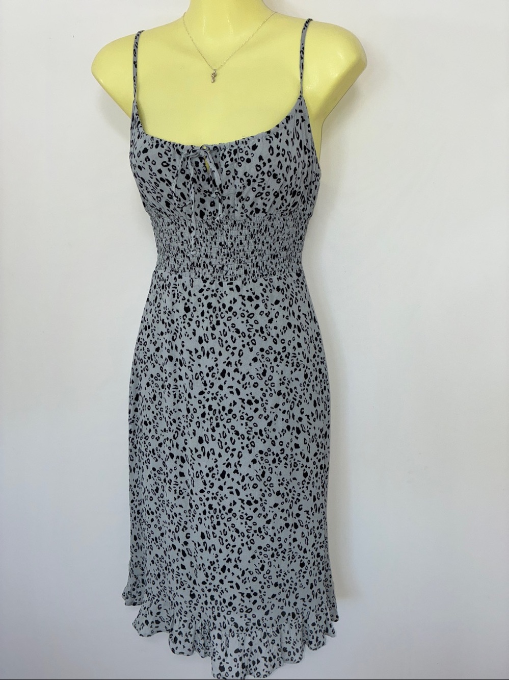 Reformation Dress Blue/Black  Leopard-Print Smocked Midi Dress Excellent 4 - Picture 5 of 8